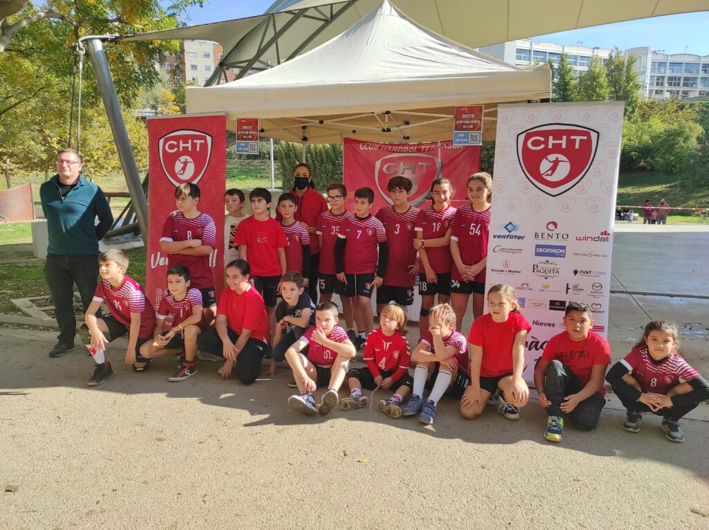 CLUB HANDBOL TERRASSA PORTA L’HANDBOL AL CARRER AMB MOTIU DEL MUNDIAL FEMENÍ D’HANDBOL 2021