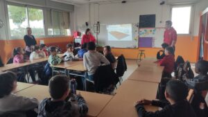 Handbol a les escoles 23-24 sessió teòrica amb alumnes de 3r a 6è de primària. Club Hanbol Terrassa.